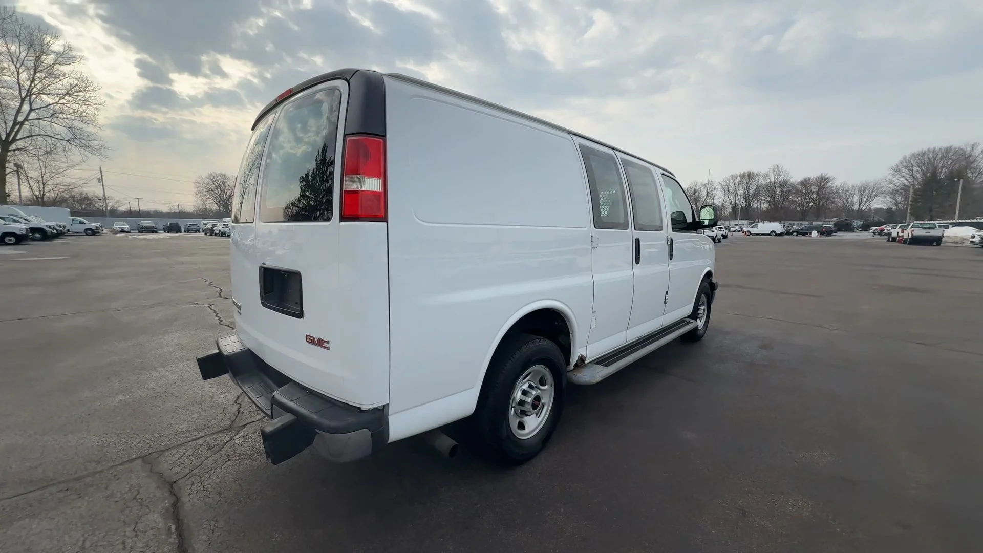 Used 2016 SUMMIT WHITE GMC Work Van image 8