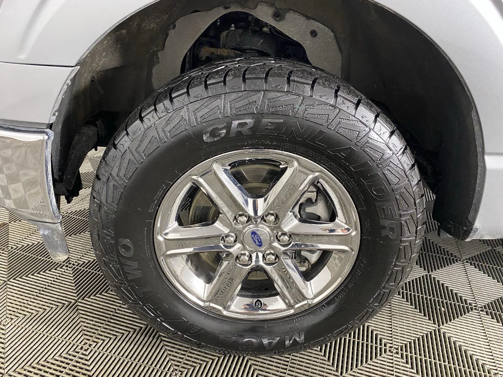 Used 2025 Iconic Silver Ford XLT image 23