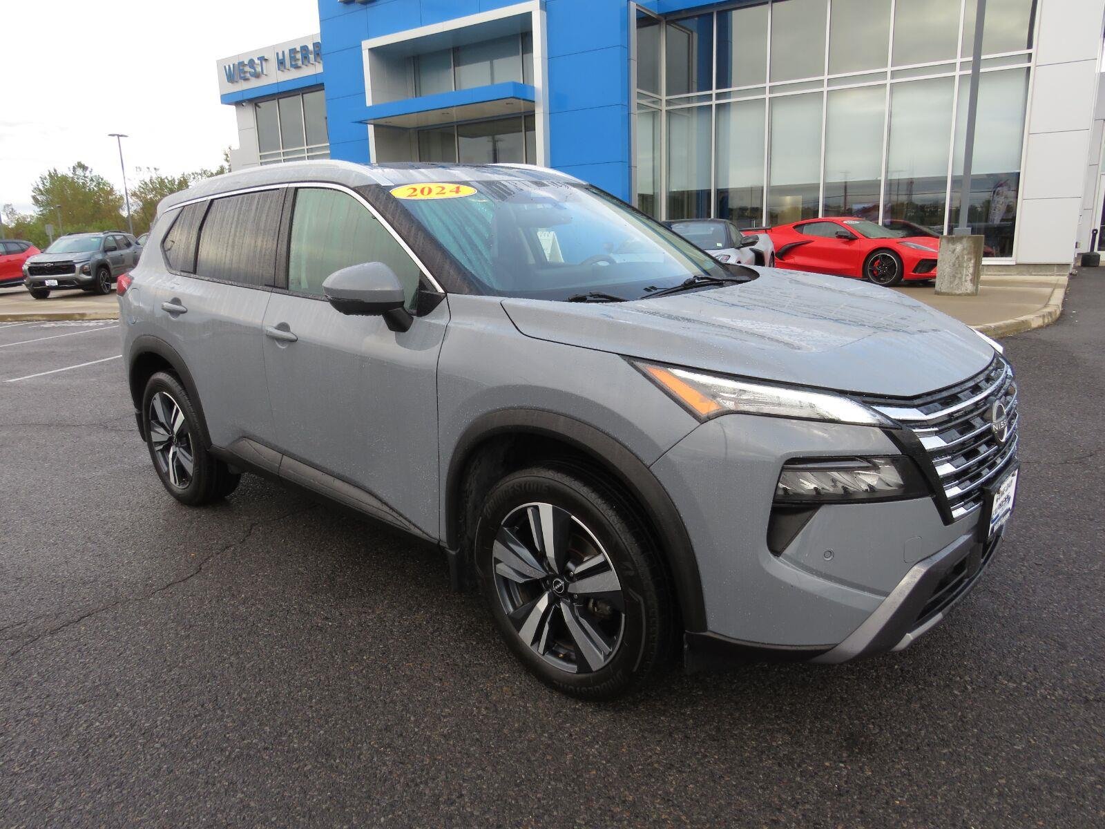 Used 2024 Boulder Gray Pearl Nissan SL image 4