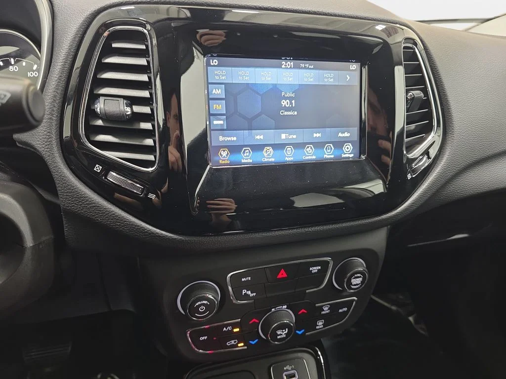 Used 2019 White Clearcoat Jeep Latitude image 19