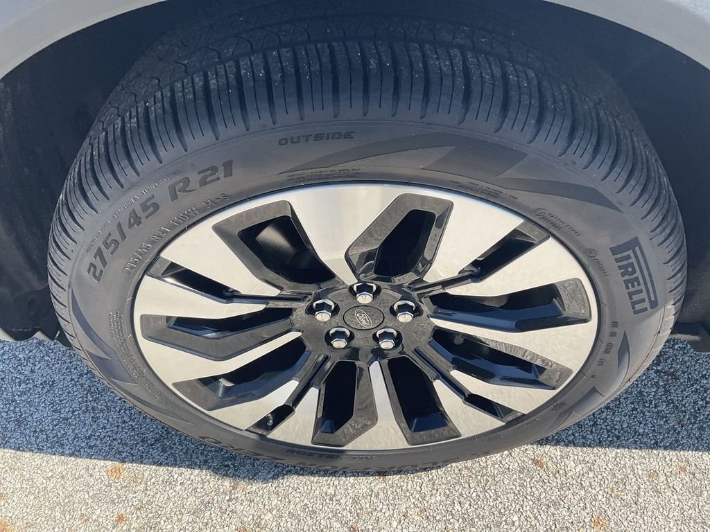 2026 Ford Explorer Platinum - Photo 10