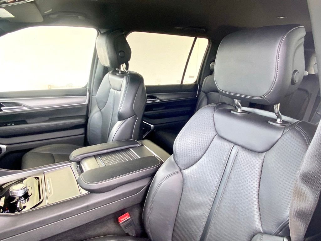 Used 2025 White Jeep Series II image 15
