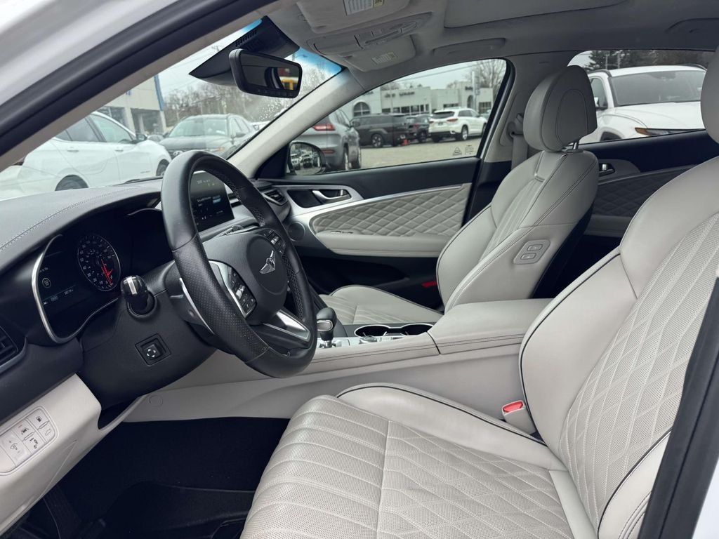 Used 2021 White Genesis 2.0T image 13