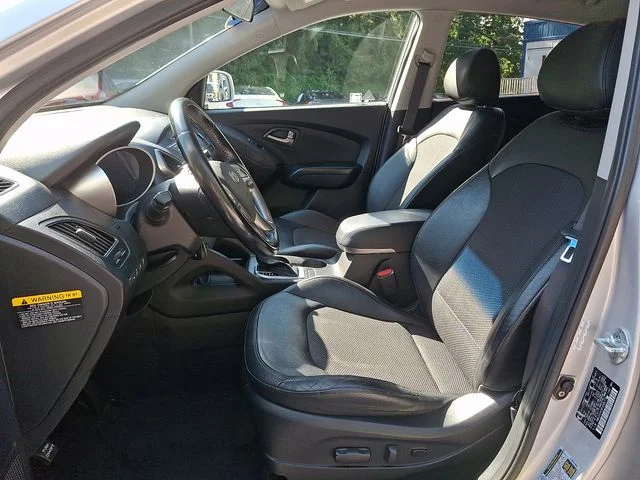 Used 2015 Silver Hyundai SE image 19