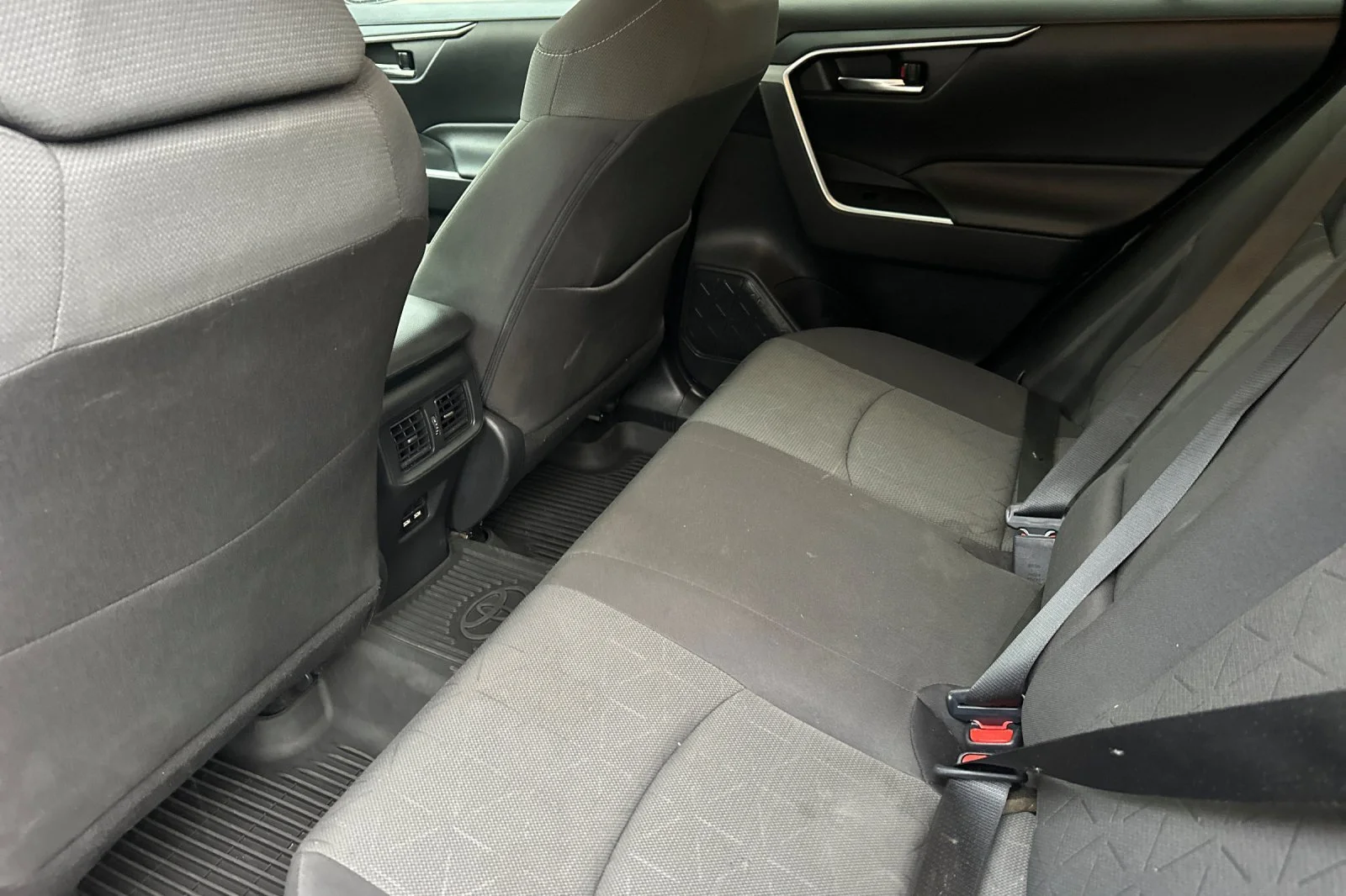 Used 2021  Toyota Hybrid XLE image 12