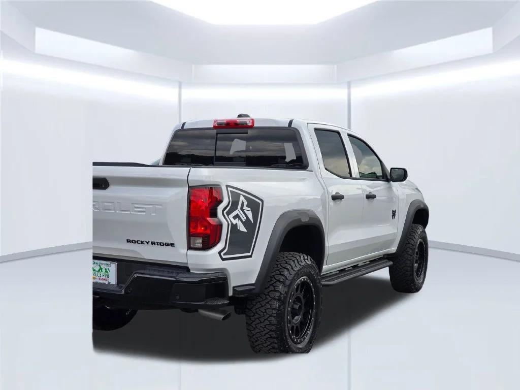 New 2026 White Chevrolet Trail Boss image 41