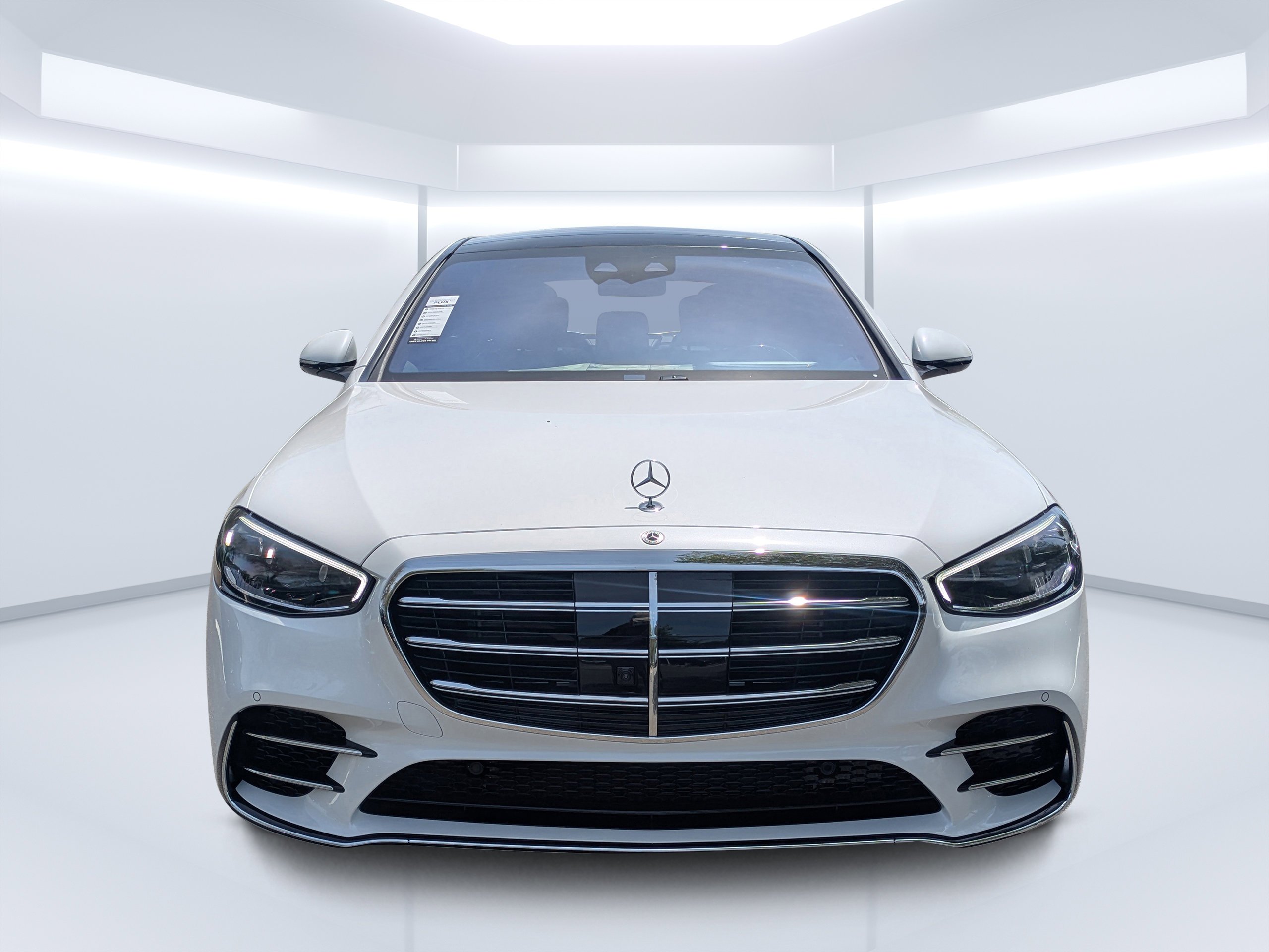 New 2026 MANUFAKTUR Moonlight White Metallic Mercedes-Benz S 580 image 8