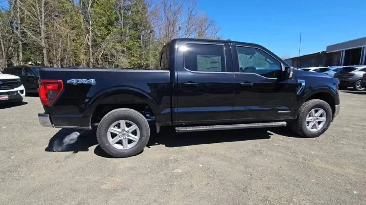 New 2026 Agate Black Metallic Ford XLT image 9