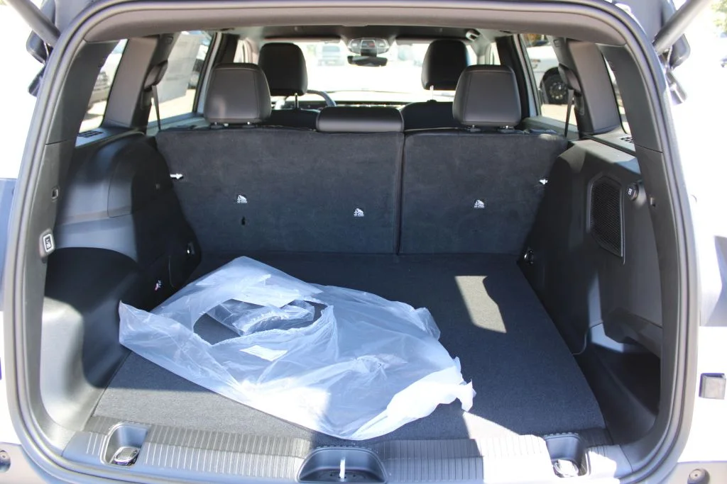 New 2026 Bright White Clear-Coat Exterior Paint Jeep Limited image 10