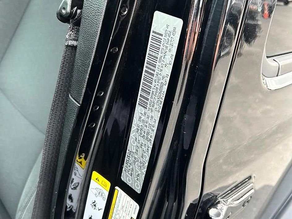 Used 2019 Black Jeep Unlimited Sport S image 18
