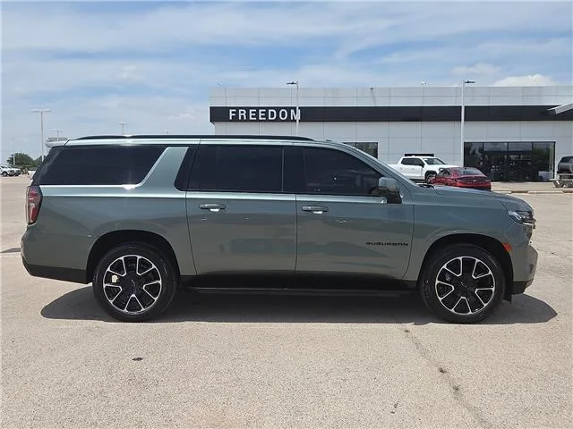 Used 2024 Silver Sage Metallic Chevrolet RST 4x4 image 4