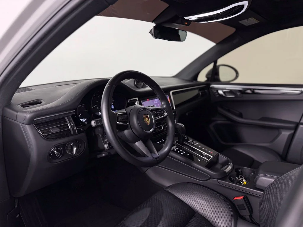 Certified Used 2022  Porsche  image 4