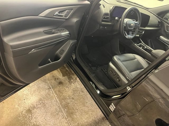 Used 2025 Mosaic Black Metallic Chevrolet LT image 19