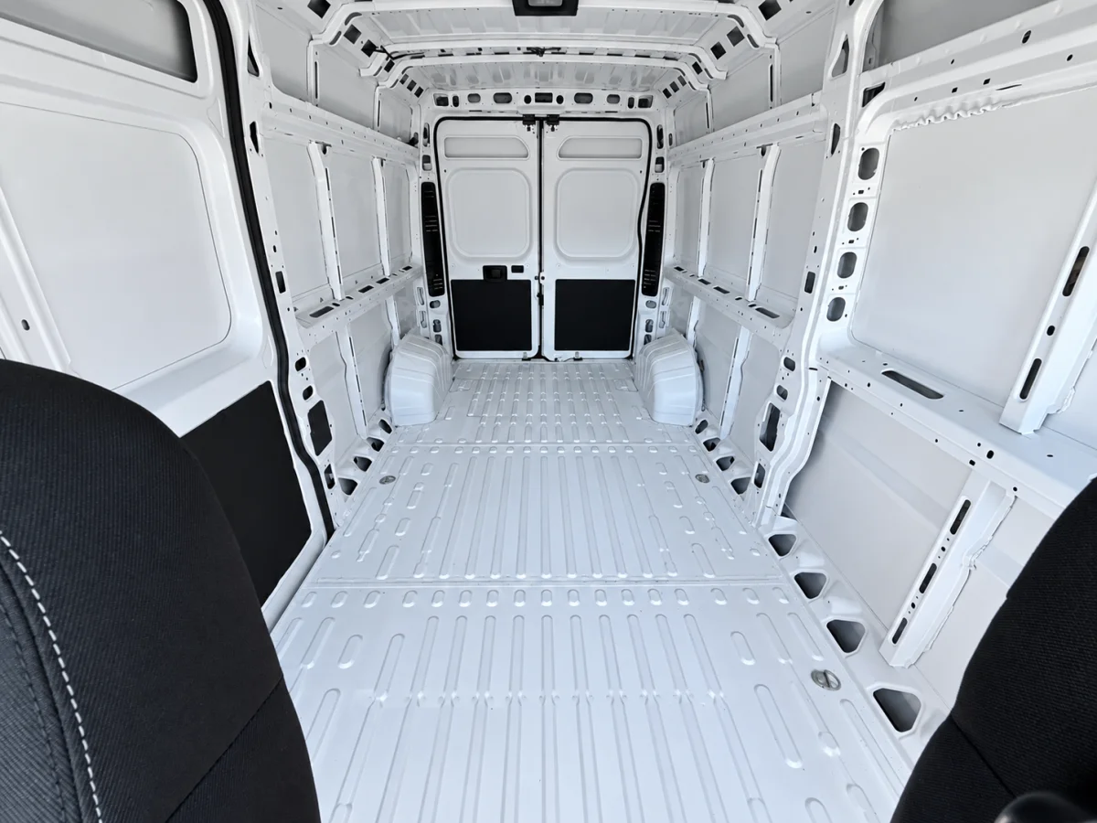Used 2025 White RAM SLT image 13