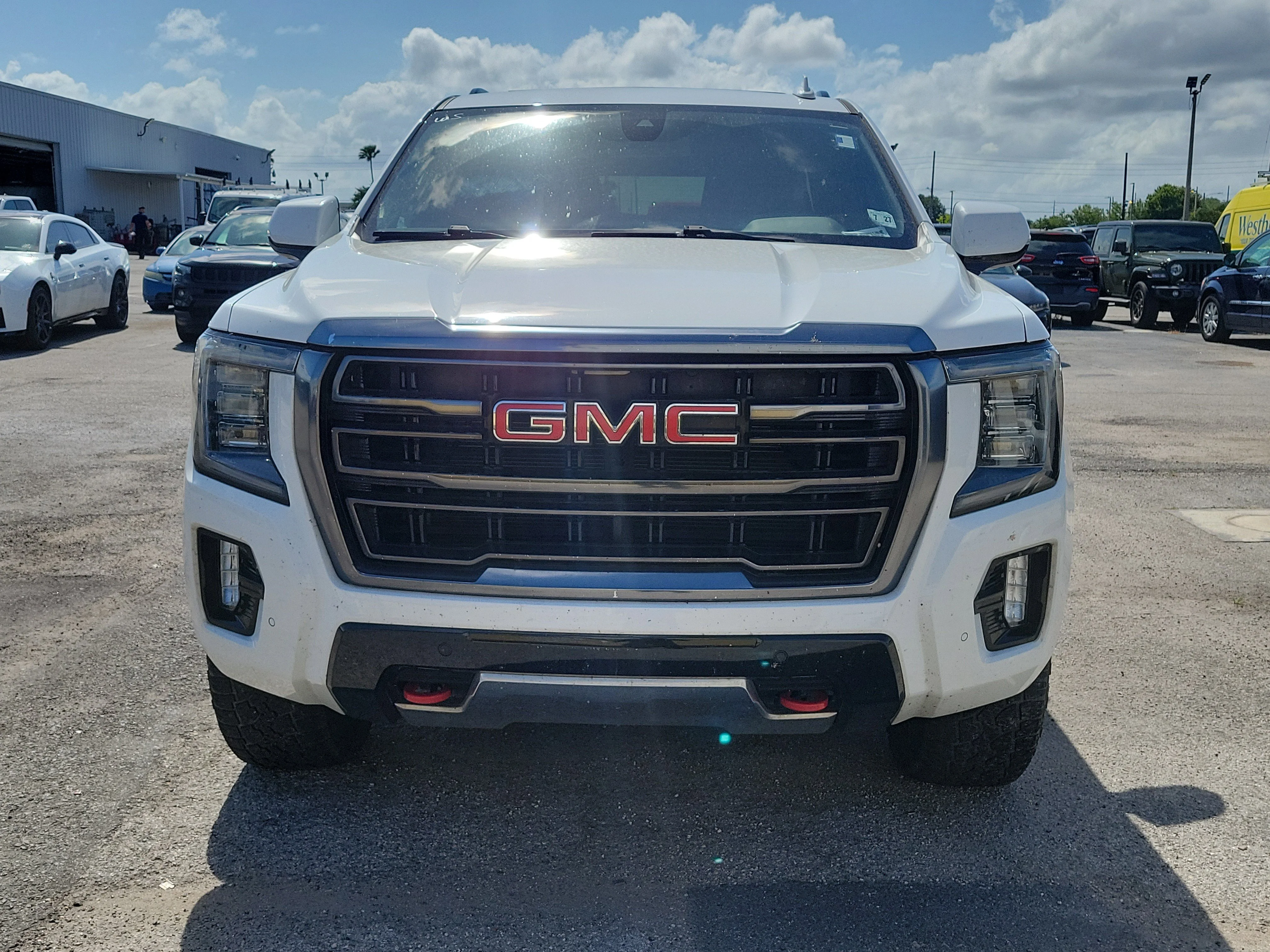 Used 2022  GMC AT4 image 2