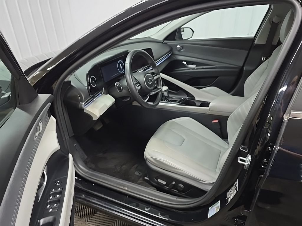 Used 2023 Black Hyundai Limited image 25