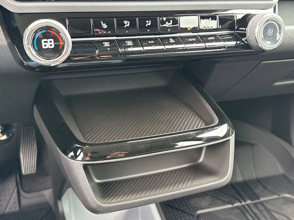 2027 Chevrolet Bolt LT - Photo 18
