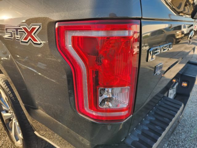 Used 2017  Ford XL image 7