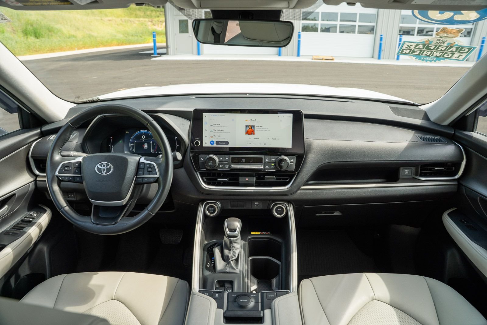 Certified Used 2025 Beige Toyota XLE image 27