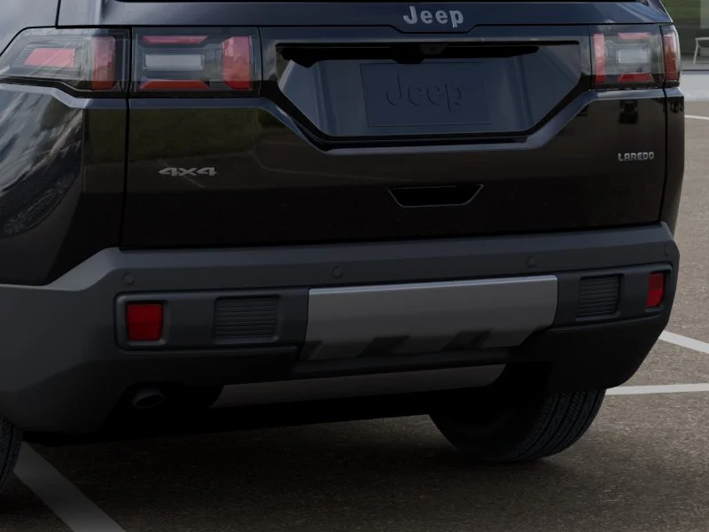 New 2026 Diamond Black Crystal Pearl-Coat Exterior Paint Jeep Laredo image 39