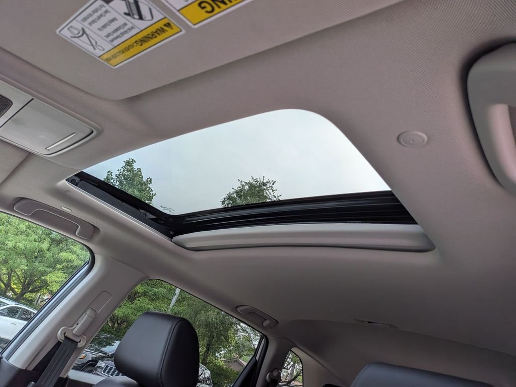 Used 2025 Silver Honda EX-L image 11