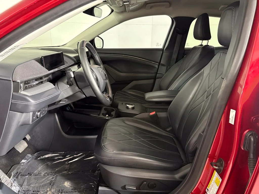Used 2022 Red Ford Select image 16