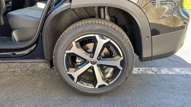 New 2026 Black Volkswagen 2.0T SE image 25