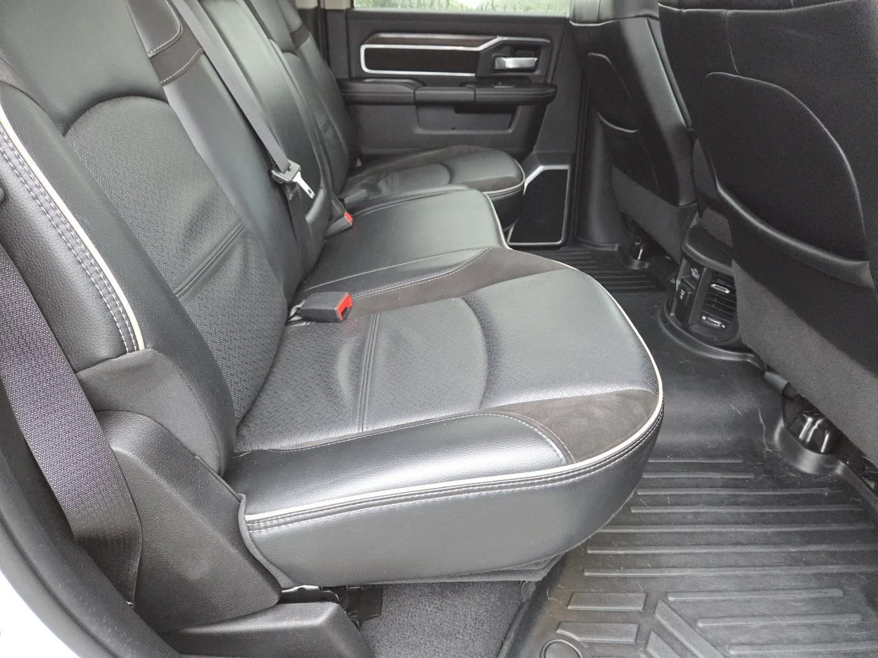 Used 2023  Ram Laramie image 23