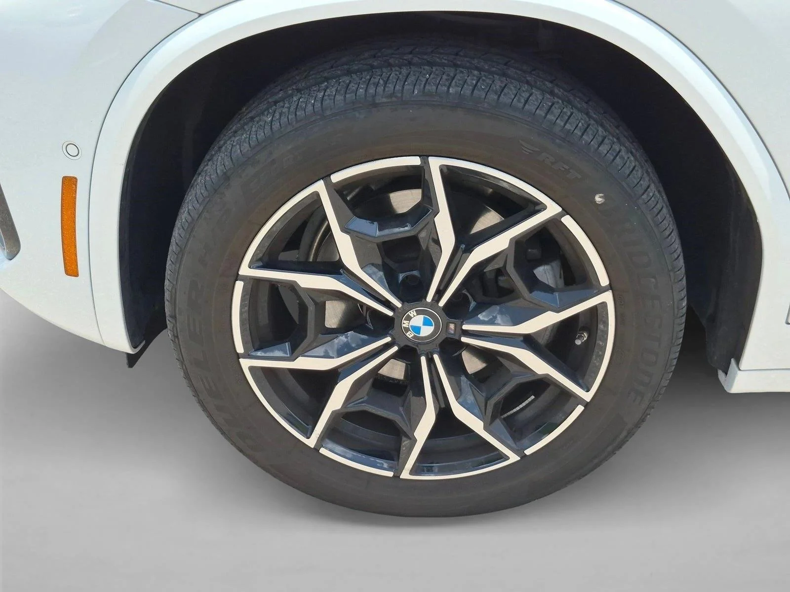 Used 2023 Mineral White Metallic BMW xDrive30i image 10