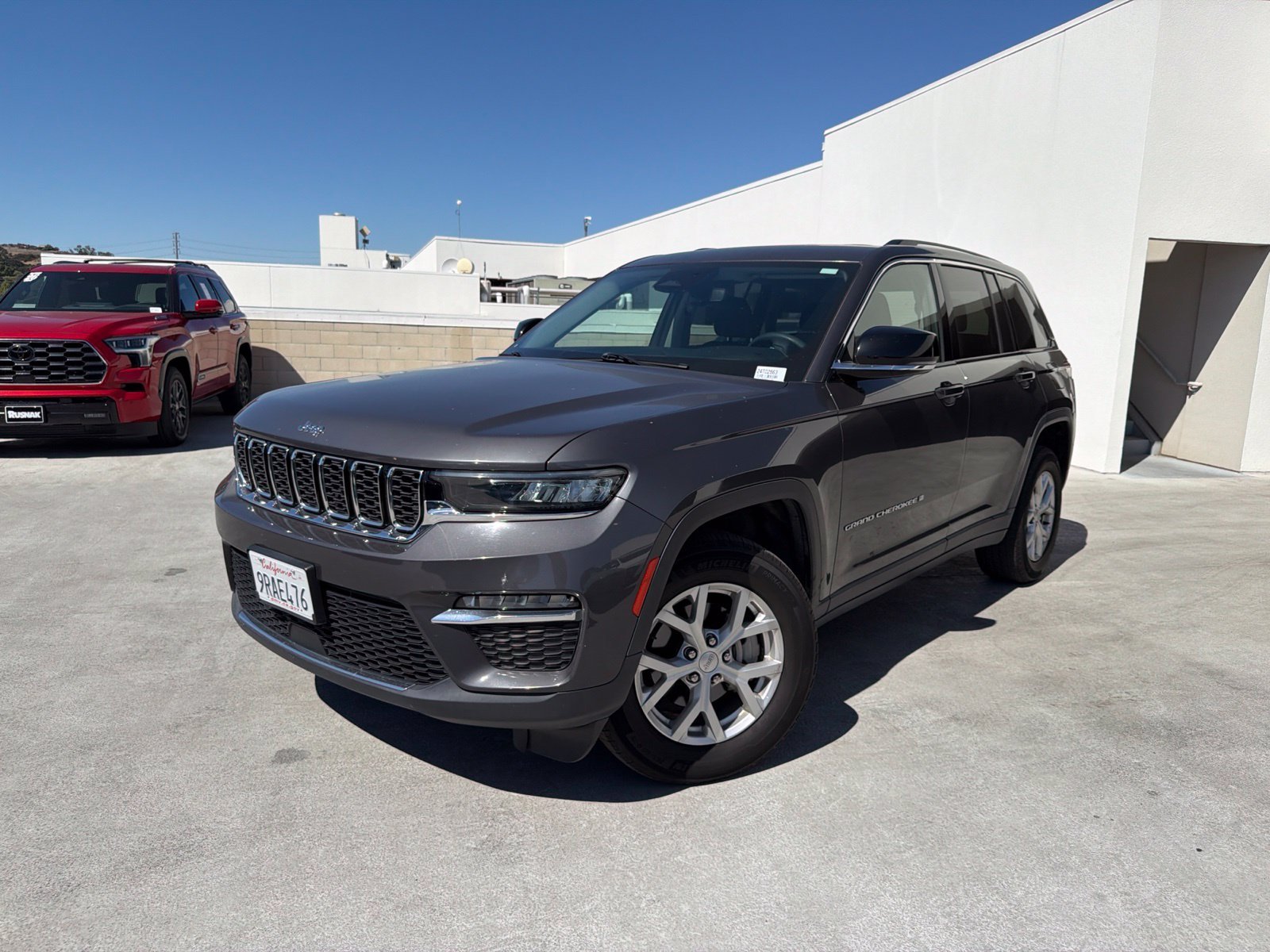 Used 2023 Baltic Gray Metallic Clearcoat Jeep Limited image 3