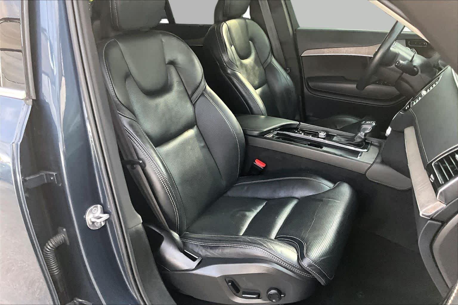 Used 2022 Denim Blue Metallic Volvo Inscription image 9
