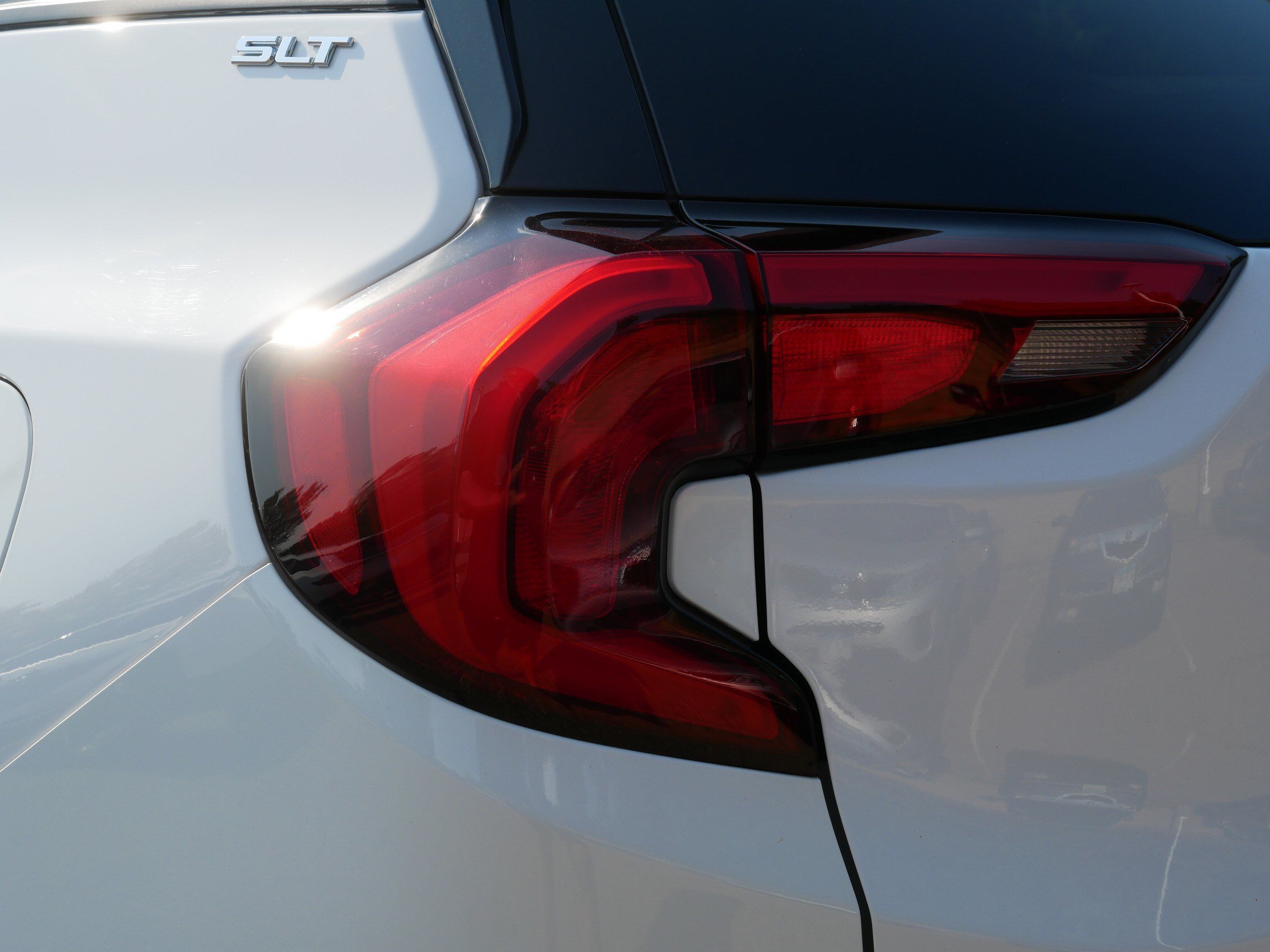 Used 2018 Summit White GMC SLT image 17