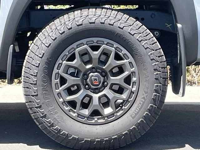 Used 2026 Boulder Gray Pearl Nissan PRO-4X image 20