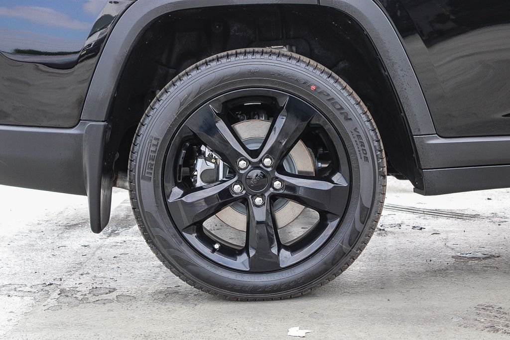 New 2026 Diamond Black Crystal Pearlcoat Jeep Limited image 12