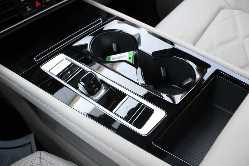 New 2026 Black Volkswagen 2.0T SE w/Technology image 18
