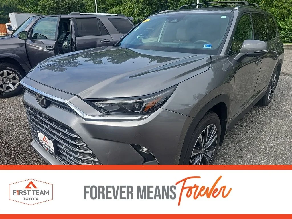 Used 2025  Toyota  image 1