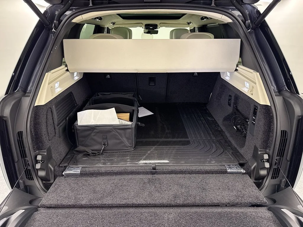 New 2026 Varesine Blue Land Rover Autobiography image 28