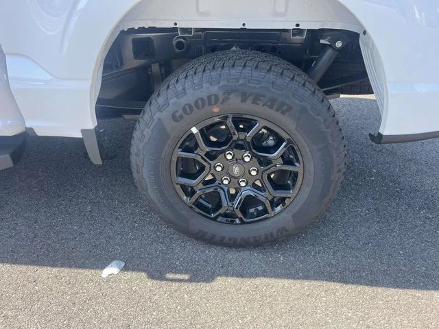 New 2026 Oxford White Ford XLT image 18