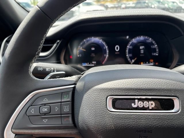 New 2026 Diamond Black Crystal Pearl-Coat Exterior Paint Jeep Limited image 24