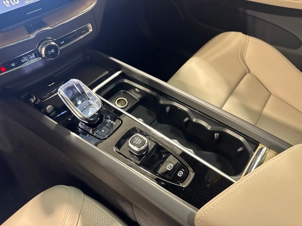 New 2026 Onyx Black Metallic Volvo T8 Plus image 14