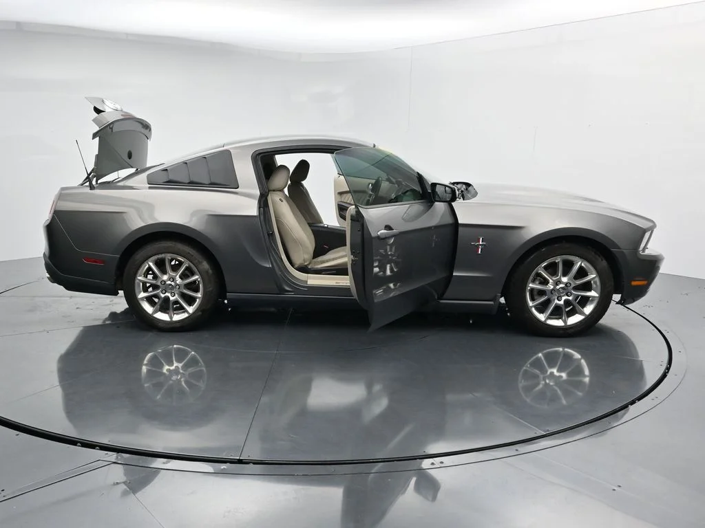 Used 2011  Ford V6 Premium image 34