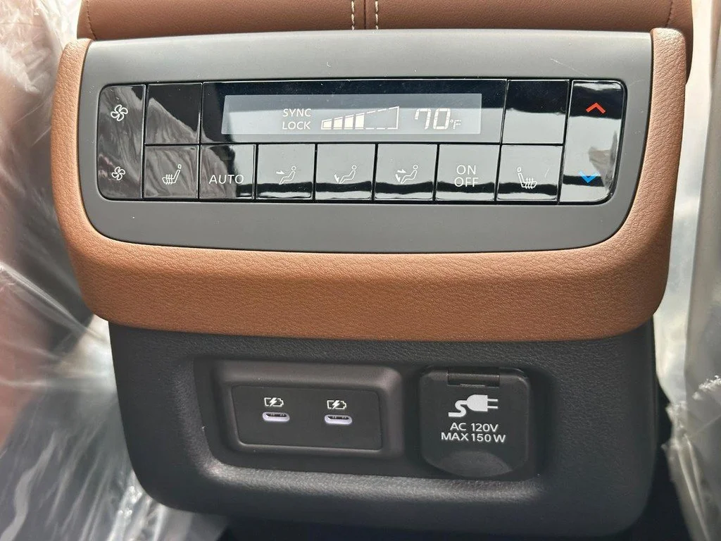 New 2026 Boulder Gray Pearl / Super Black Two-tone Nissan Platinum image 8