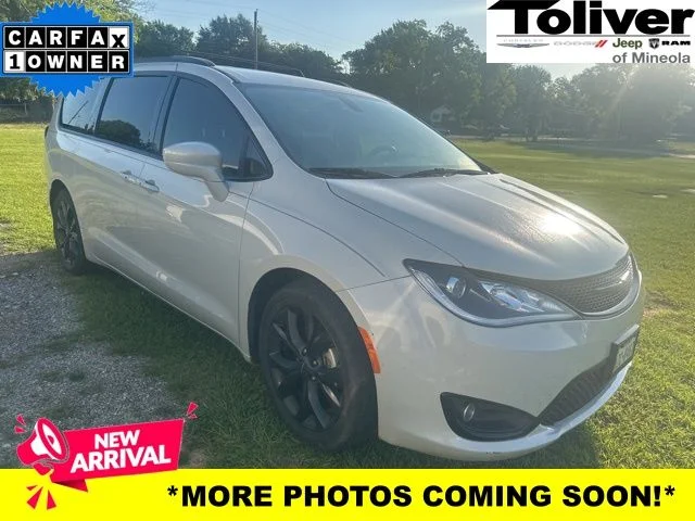 2020 Chrysler Pacifica Touring L Plus's photo