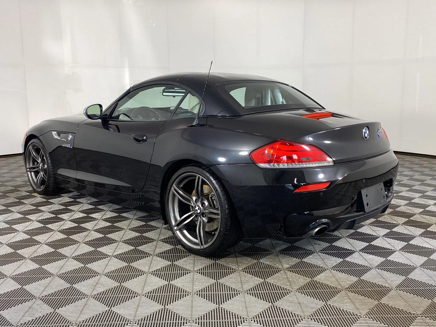 Used 2011 Black Sapphire Metallic BMW sDrive35is image 9