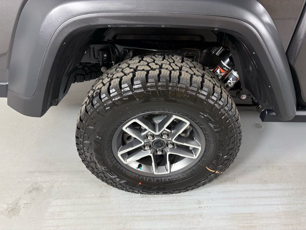 New 2026 Granite Crystal Metallic Clearcoat Jeep Mojave image 10