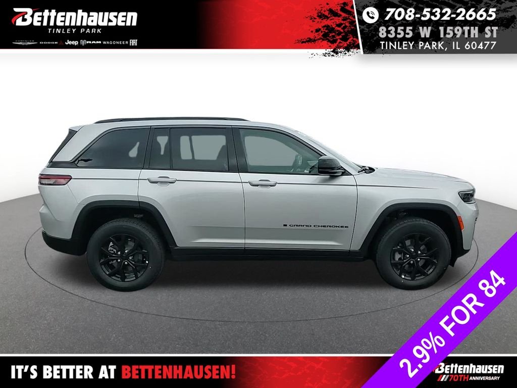 New 2026 Silver Zynith Exterior Paint Jeep Altitude image 4