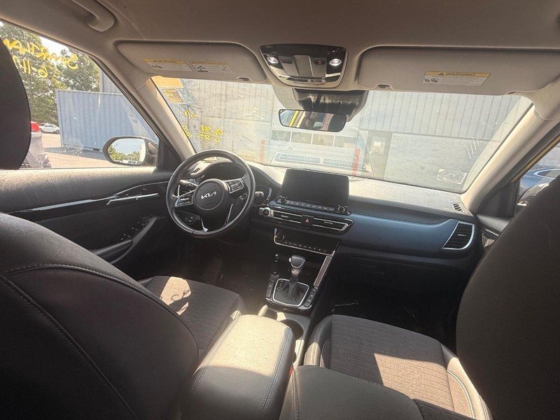 Used 2023 Starbright Yellow/Black Roof Kia Nightfall DCT AWD image 7