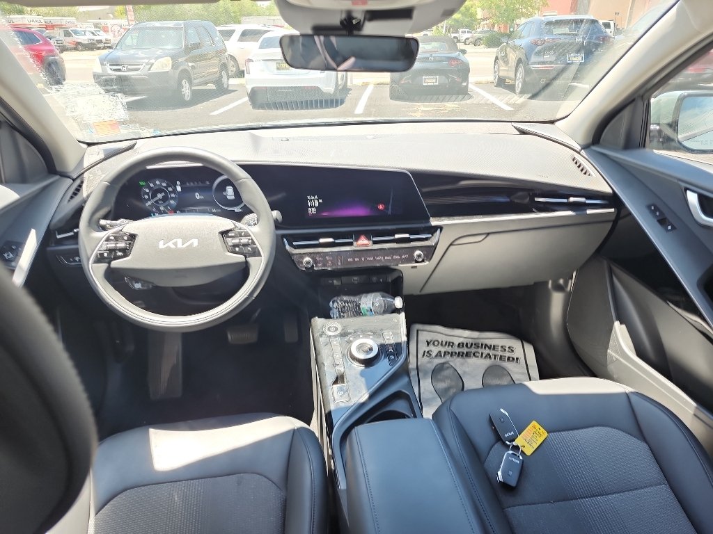Used 2023 Cityscape Green Kia Wind image 14