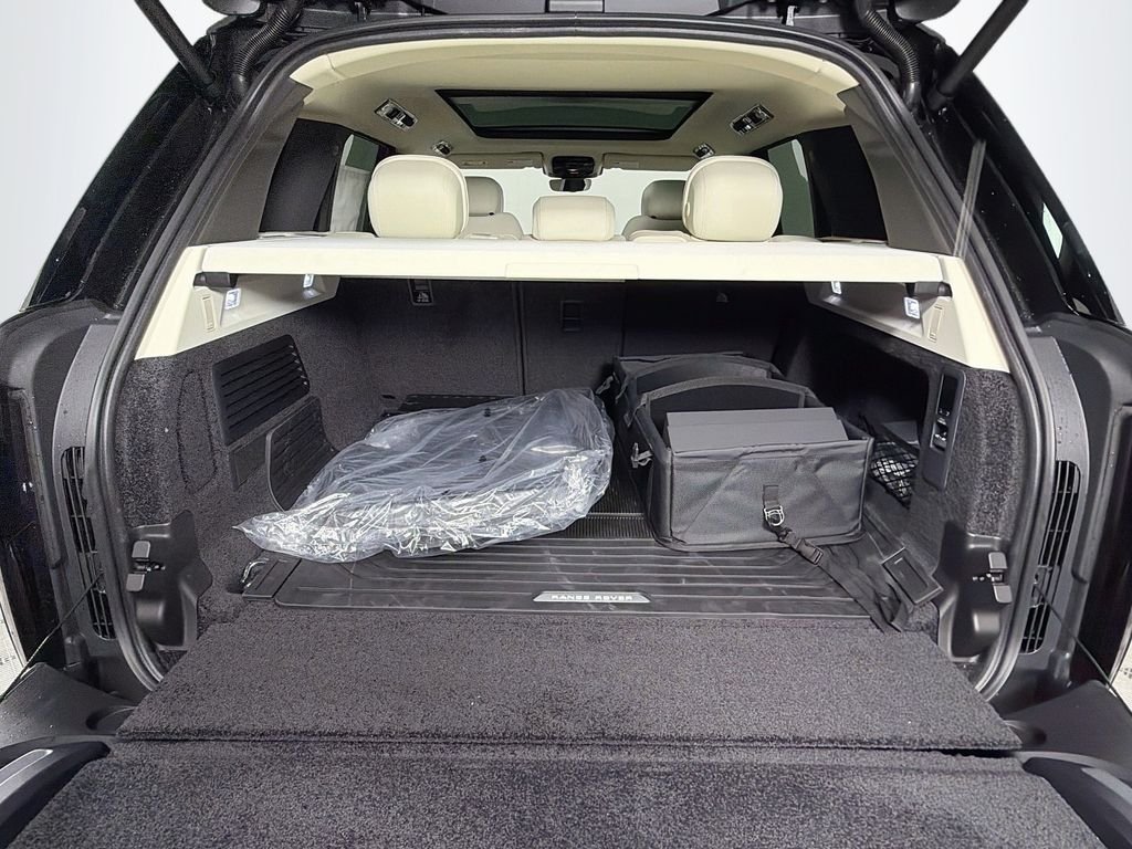 New 2026 Santorini Black Land Rover SE image 28