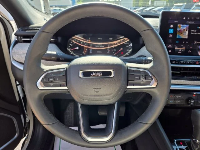 Used 2024 White Jeep Latitude image 31
